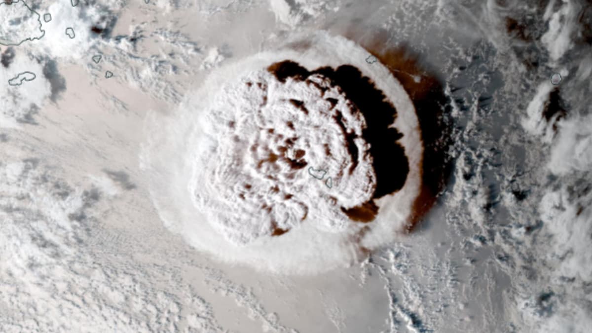 Letusan Gunung Berapi Tonga Rusak Lapisan Atas Atmosfer dan Ganggu Satelit