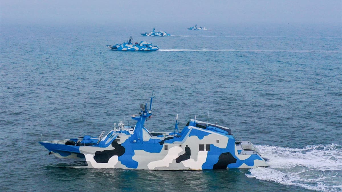 Kapal Cepat Rudal Type 22 China Tantang Kapal Perang AS di Laut China Selatan