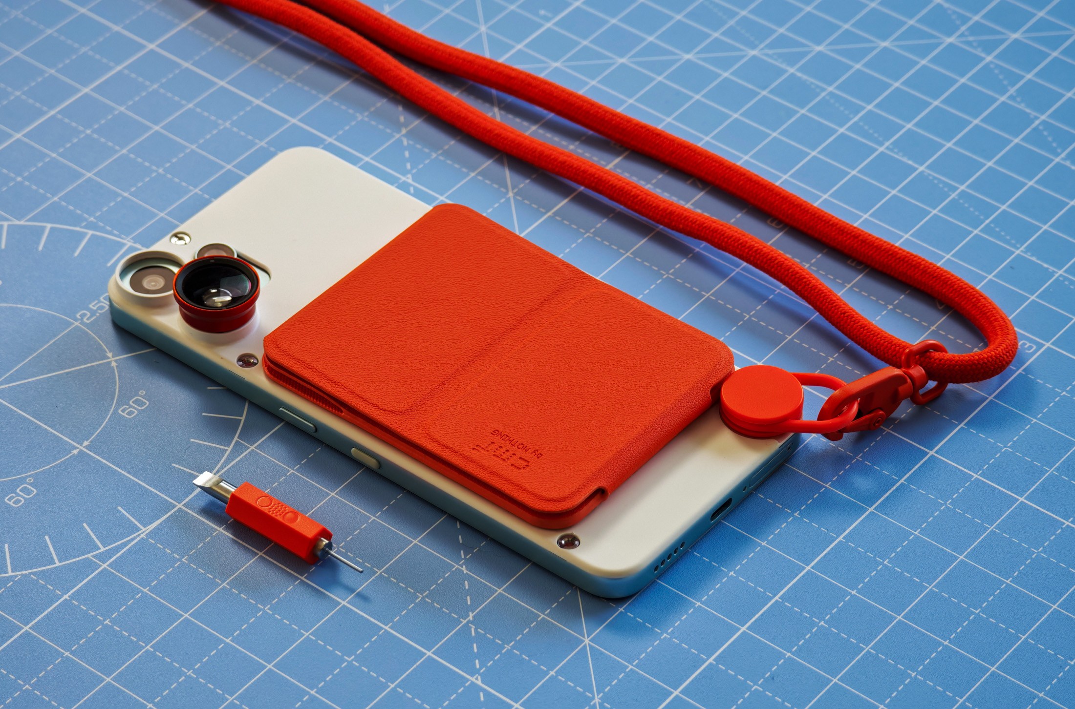 Nothing Phone 2 Pro Tawarkan Desain Modular dengan Banyak Aksesori Tapi Ada Masalah Kompatibilitas