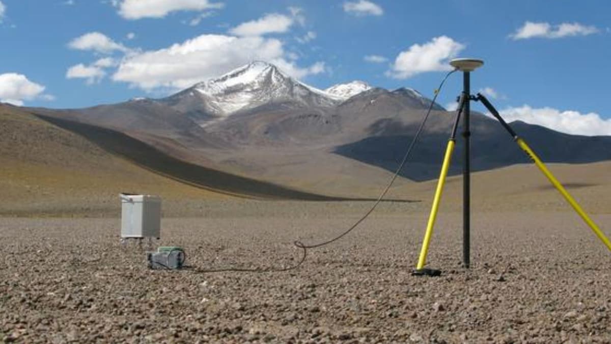 Membongkar Misteri Gunung Berapi Zombie Uturuncu di Andes Tengah