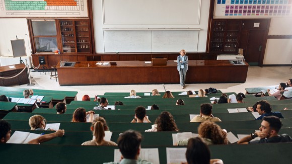 Dampak Pemotongan Dana Trump terhadap Kehidupan Akademik Profesor Muda di AS