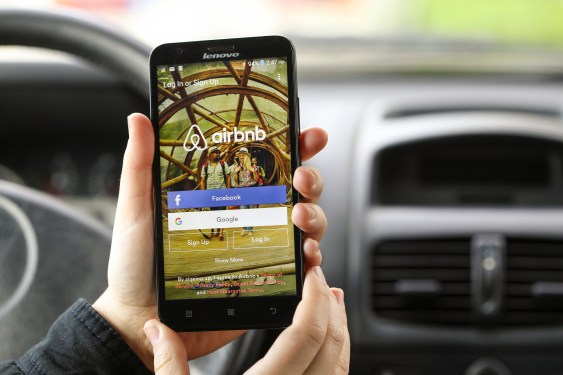 Airbnb Perluas Chatbot AI untuk Layanan Pelanggan, Fokus Utama di AS