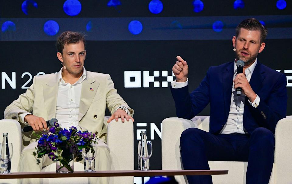 UAE Investasi Rp 32.89 triliun ($2 Miliar)  di Stablecoin Trump Memicu Kekhawatiran Konflik Kepentingan