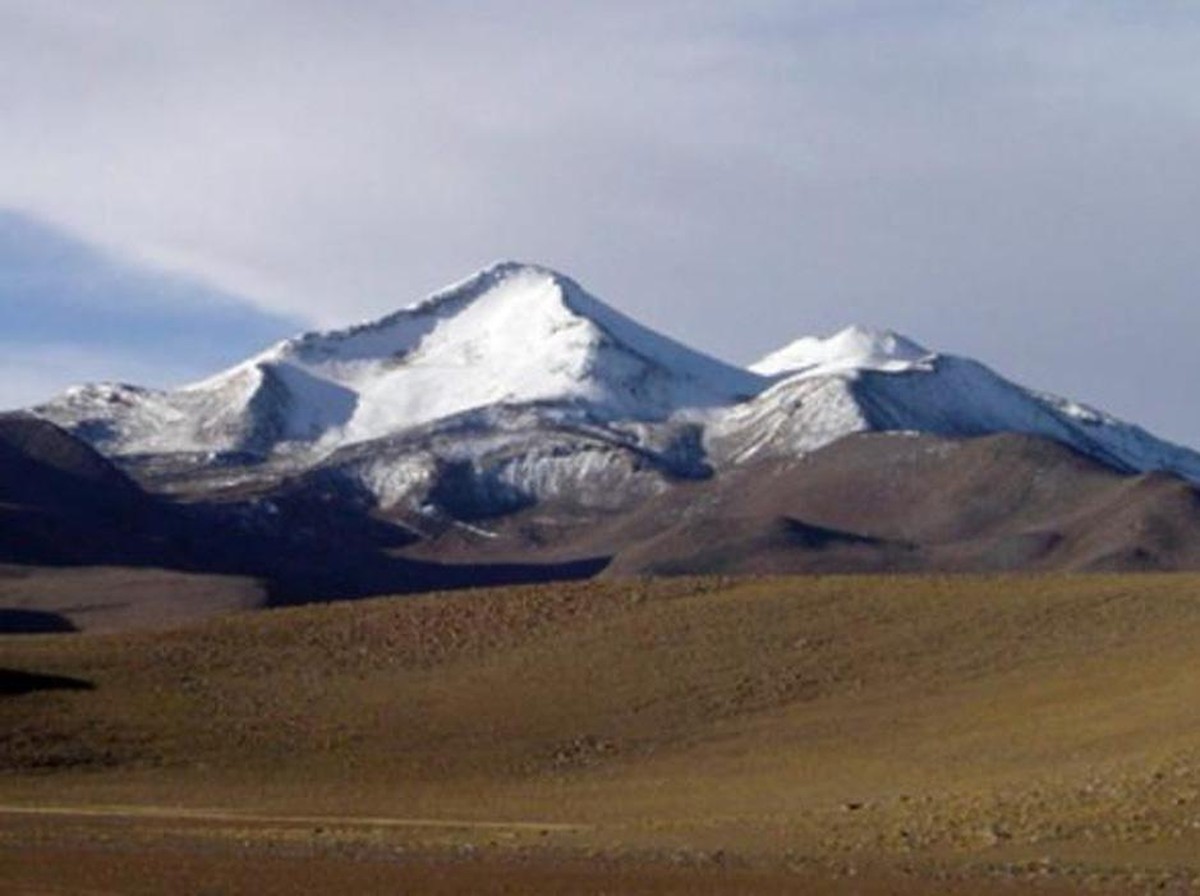Mengungkap Rahasia Gunung Berapi Zombie Uturuncu yang Tak Pernah Meletus