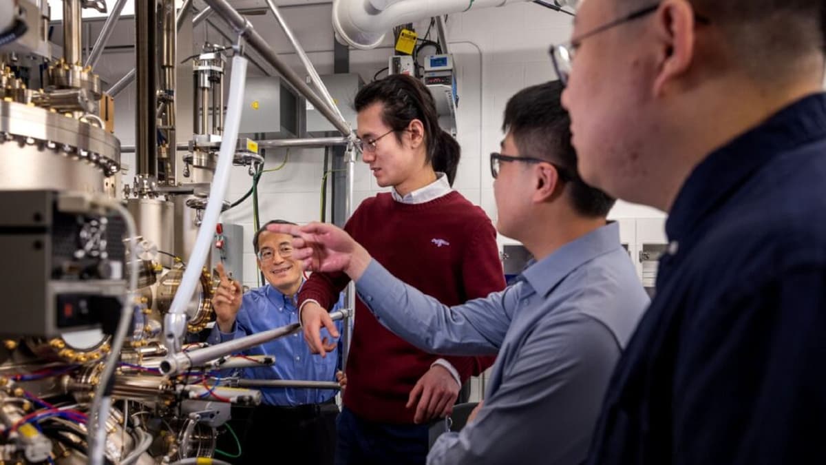 Rahasia Semikonduktor Baru Menahan Polaritas Bertentangan Tanpa Pecah