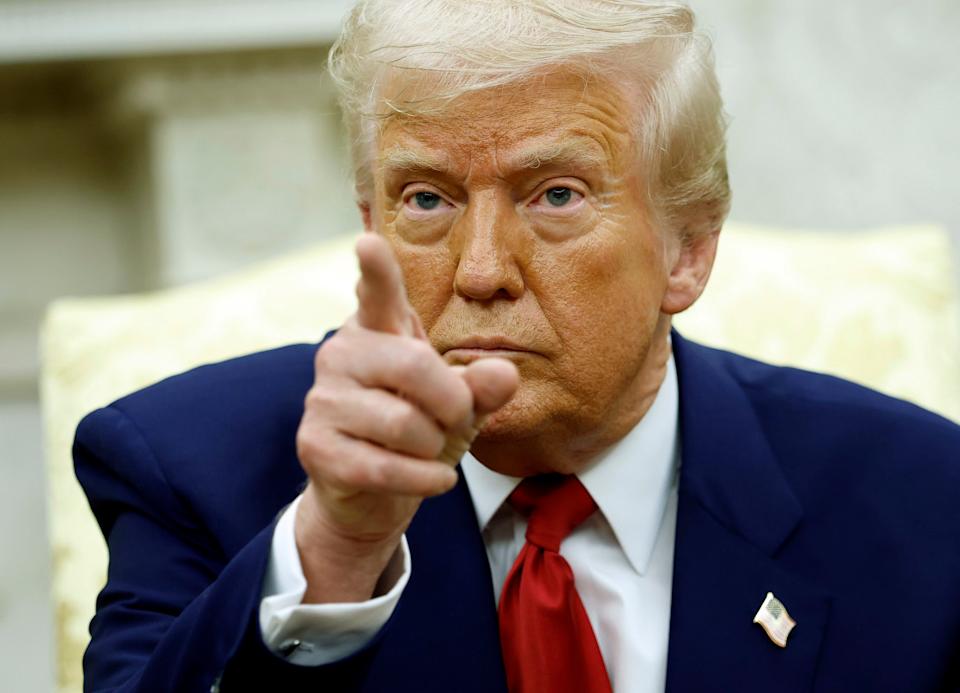 Kontroversi Keuntungan Donald Trump dari Token Kripto TRUMP yang Terjun Bebas