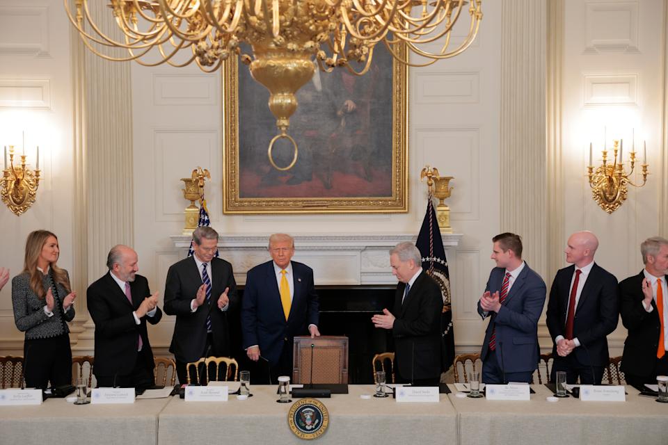 Demokrat Tolak RUU Stablecoin Karena Kecurigaan Keuntungan Keluarga Trump