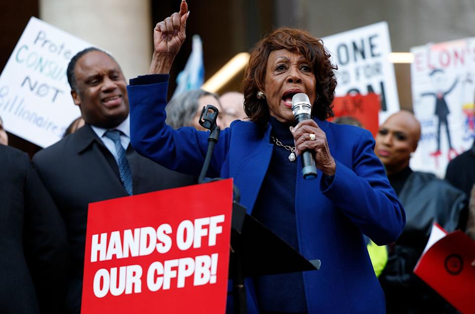 Maxine Waters Blokir Hearing Gabungan Karena Kekhawatiran Untung Trump di Kripto