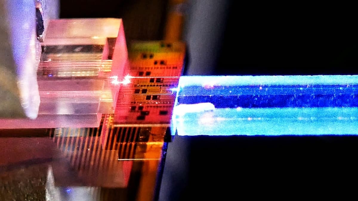 Jaringan Komunikasi Kuantum RoQNET Sambungkan Kampus Lewat Serat Optik