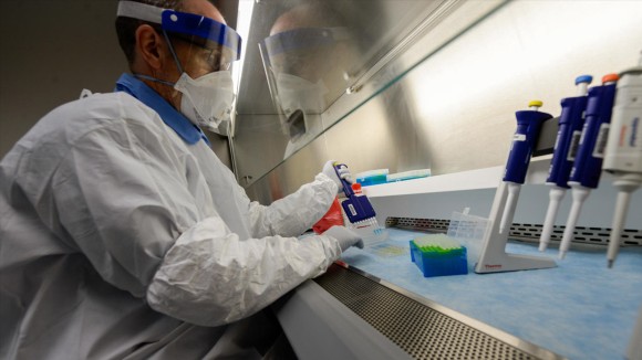 Trump Tangguhkan Dana Riset Virus Risiko Tinggi Demi Cegah Pandemi Baru