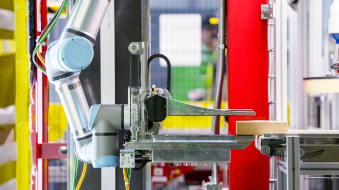 Amazon Perkenalkan Robot Vulcan yang Bisa 'Merasakan' Barang di Gudang