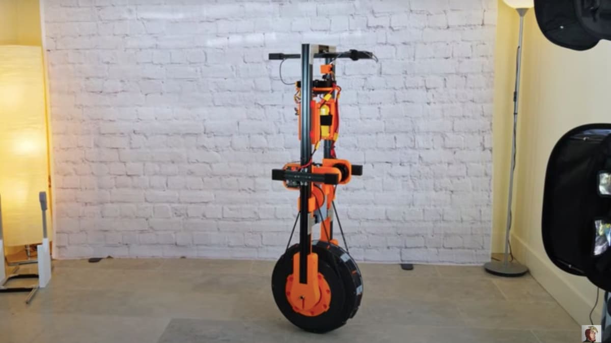 Robot Satu Roda Omnidirectional Inovasi James Bruton Bisa Berdiri dan Bergerak Dua Arah