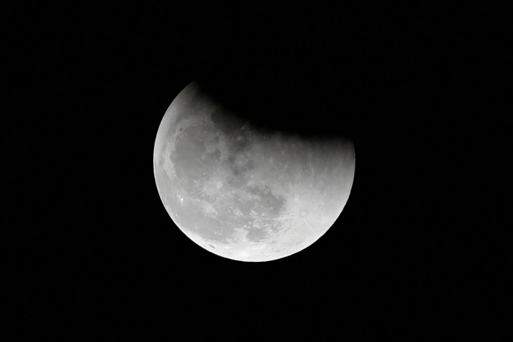 Penelitian Es Air di Kutub Selatan Bulan dengan Radar dan Teleskop Terbesar Dunia