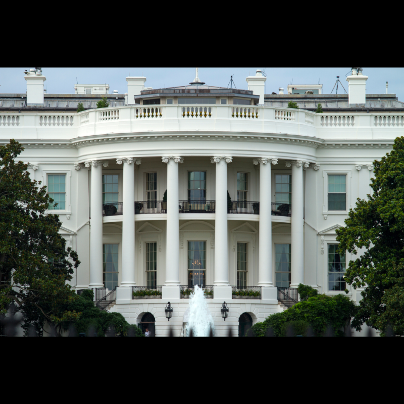 Bisnis Crypto Trump: Konflik Kepentingan dan Ancaman Terhadap Demokrasi