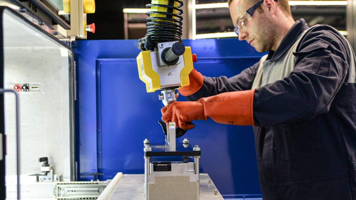 Perbaikan Modul Baterai EV Bukan Penggantian Penuh: Solusi Ramah Lingkungan dan Hemat Biaya