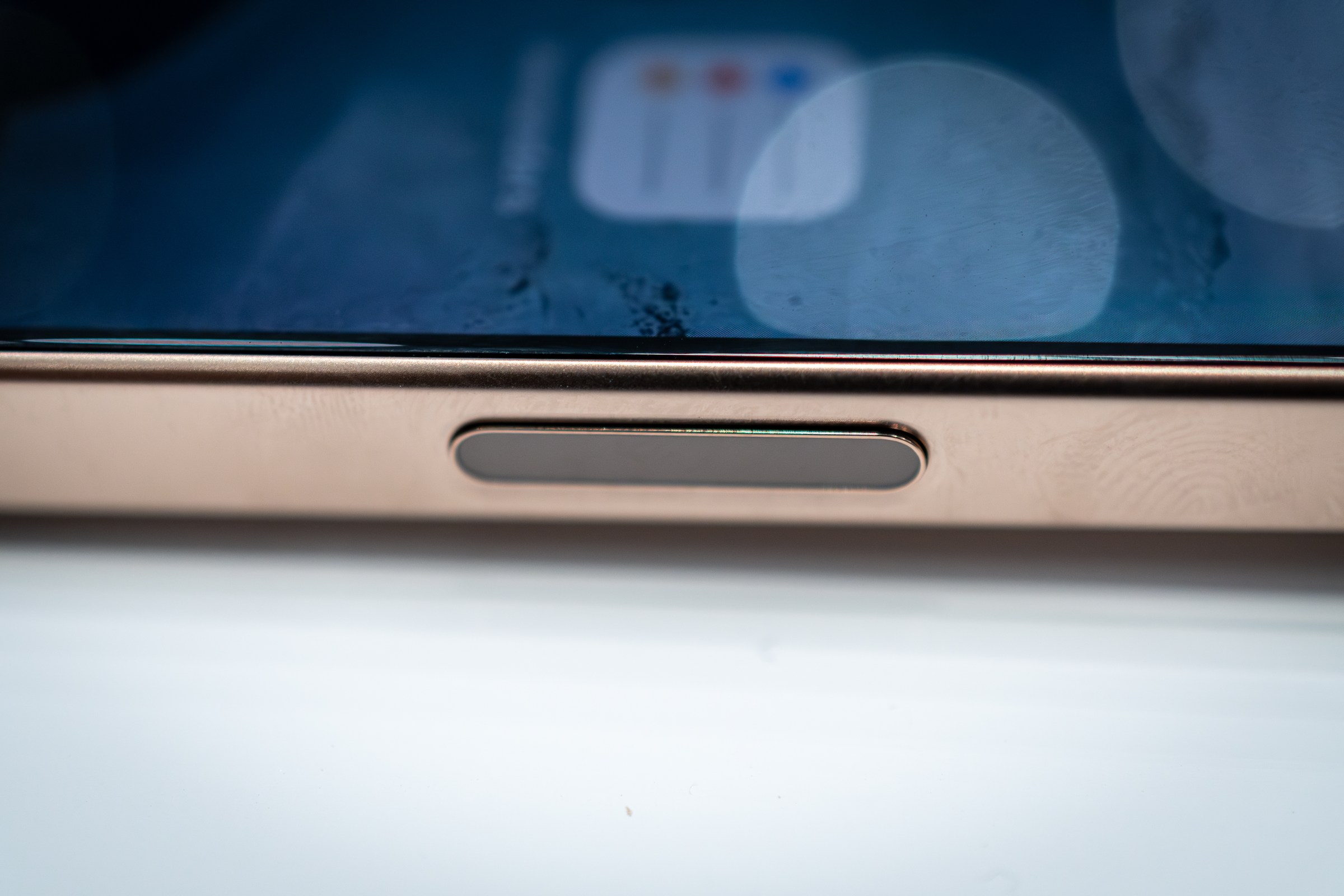 Apple 2027: iPhone Kaca Melengkung dan Teknologi AI Baru yang Menggebrak