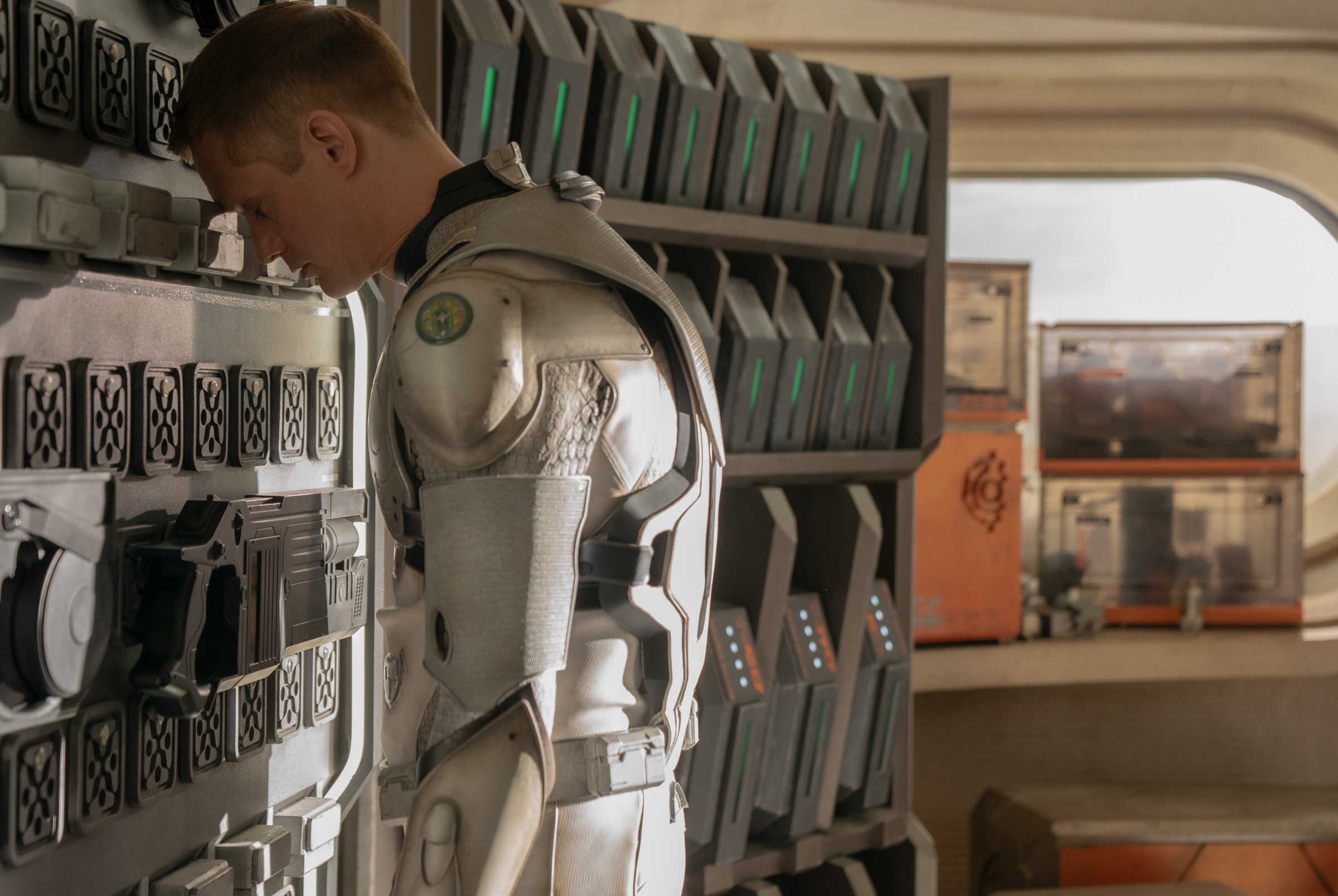 Murderbot: Robot Keamanan yang Canggung dan Lucu Temukan Kebebasan Baru