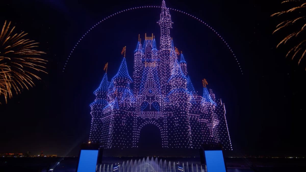 Pertunjukan Drone Terbesar di Teluk Persia Warnai Pembukaan Disneyland Abu Dhabi