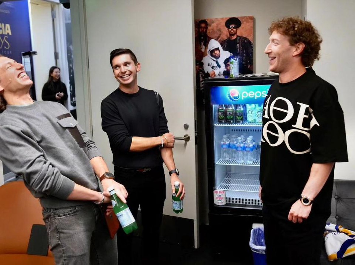 Mark Zuckerberg Prediksi Kacamata Pintar Gantikan Smartphone di Masa Depan