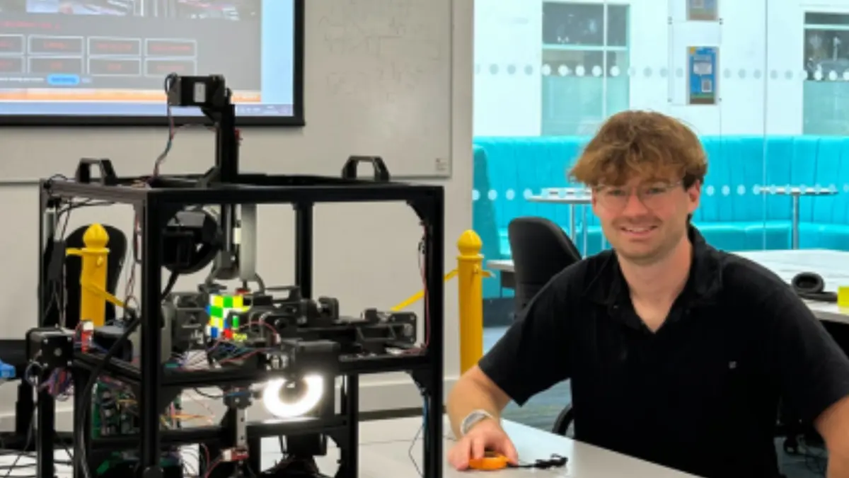 Mahasiswa Bristol Ciptakan Robot Pemecah Rekor Rubik’s Cube 4x4