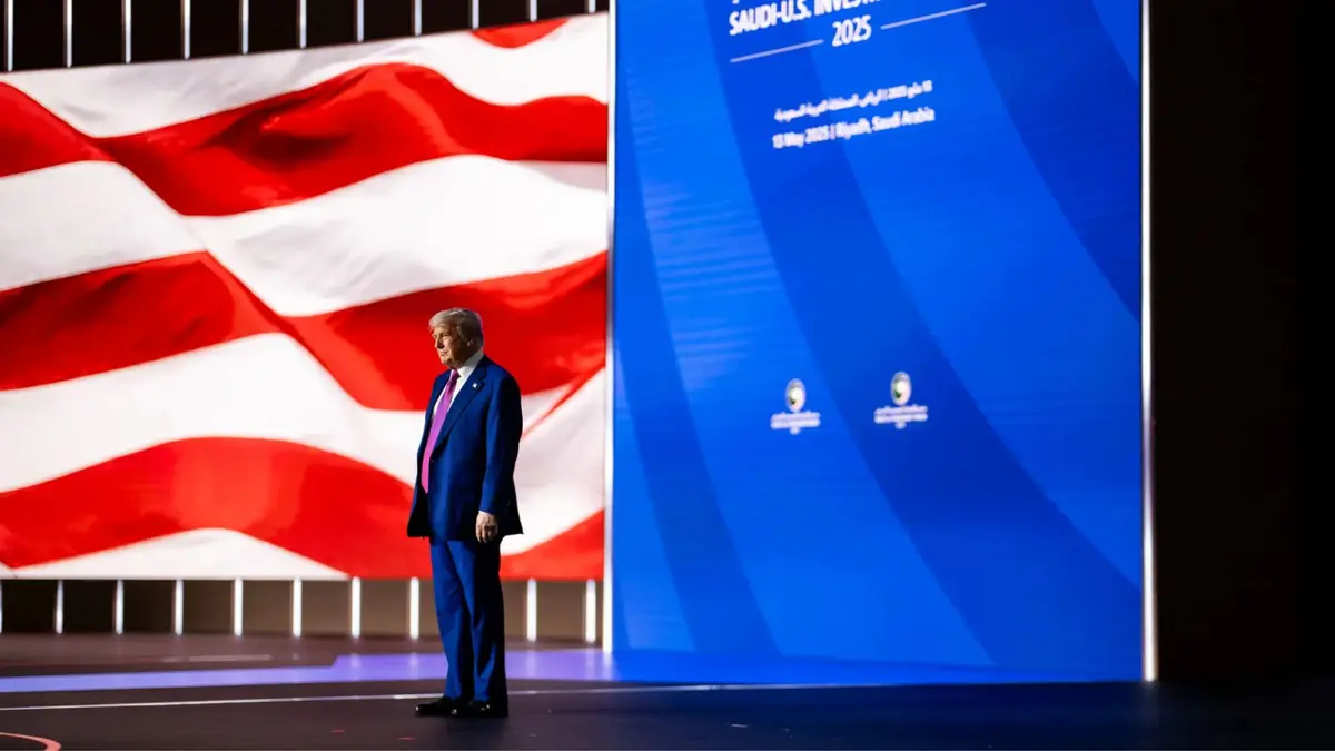 Trump dan Arab Saudi Tandatangani Kesepakatan Pertahanan dan AI Senilai Ratusan Miliar