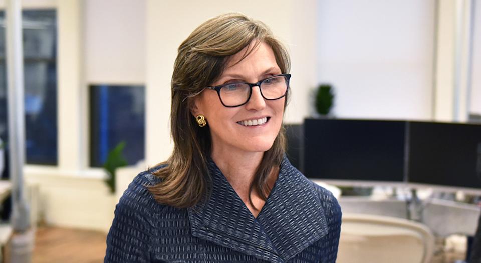 Cathie Wood Soroti Coinbase dan Perusahaan Inovatif sebagai Pemimpin Transformasi Pasar Saham