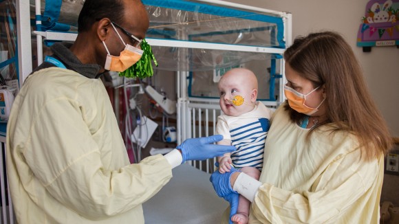 Bayi Pertama Terima Terapi CRISPR Khusus untuk Penyakit Genetik Langka