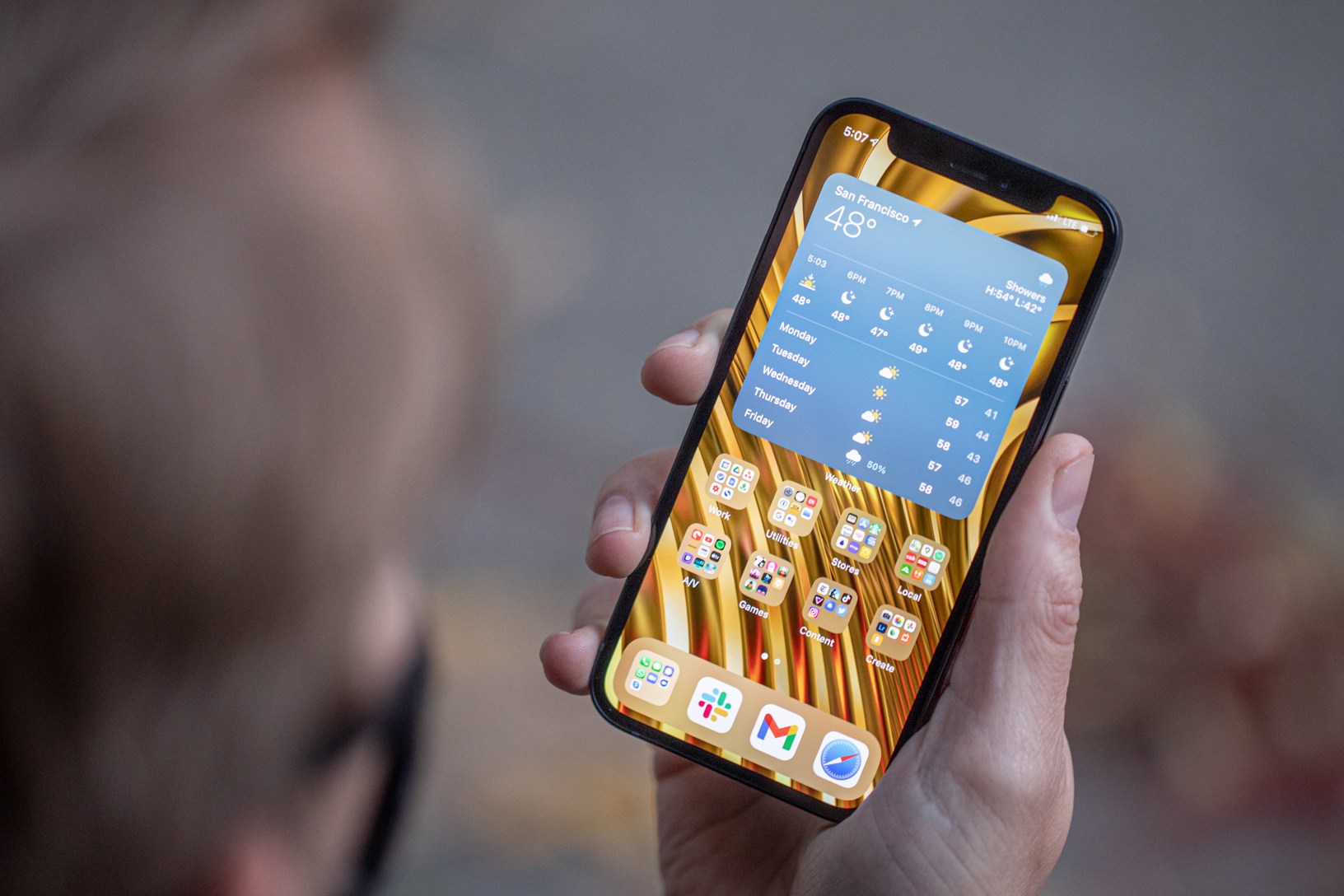 Menghadapi Tarif dan Harga Mahal, Memperbaiki iPhone Lama Jadi Pilihan Bijak