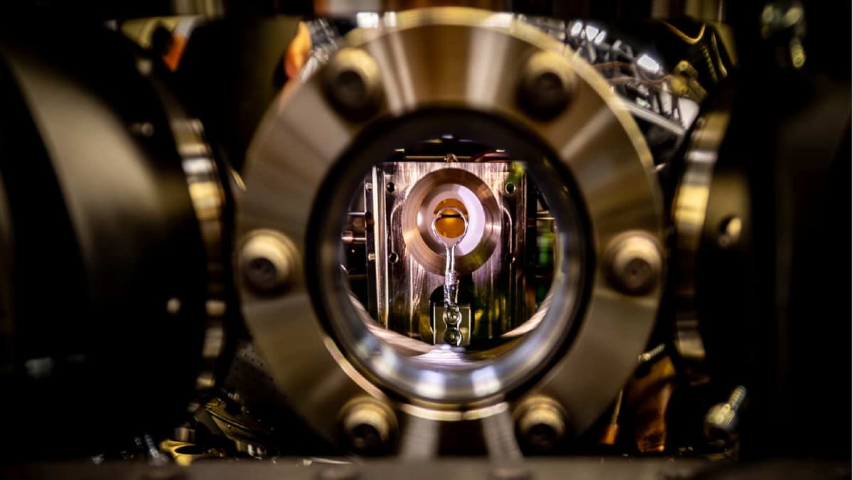 Simulasi Dinamika Molekul Nyata Pertama Kali dengan Komputer Kuantum