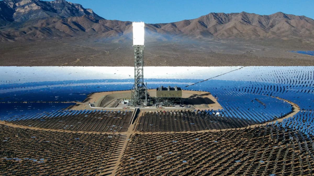 Bahaya Perangkat Tersembunyi pada Komponen Tenaga Surya China di AS