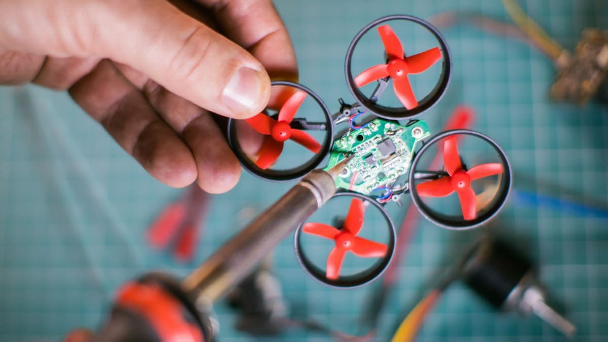 Drone Mikro Buatan Mahasiswa Cina Pecahkan Rekor Dunia Kecepatan 211 mph