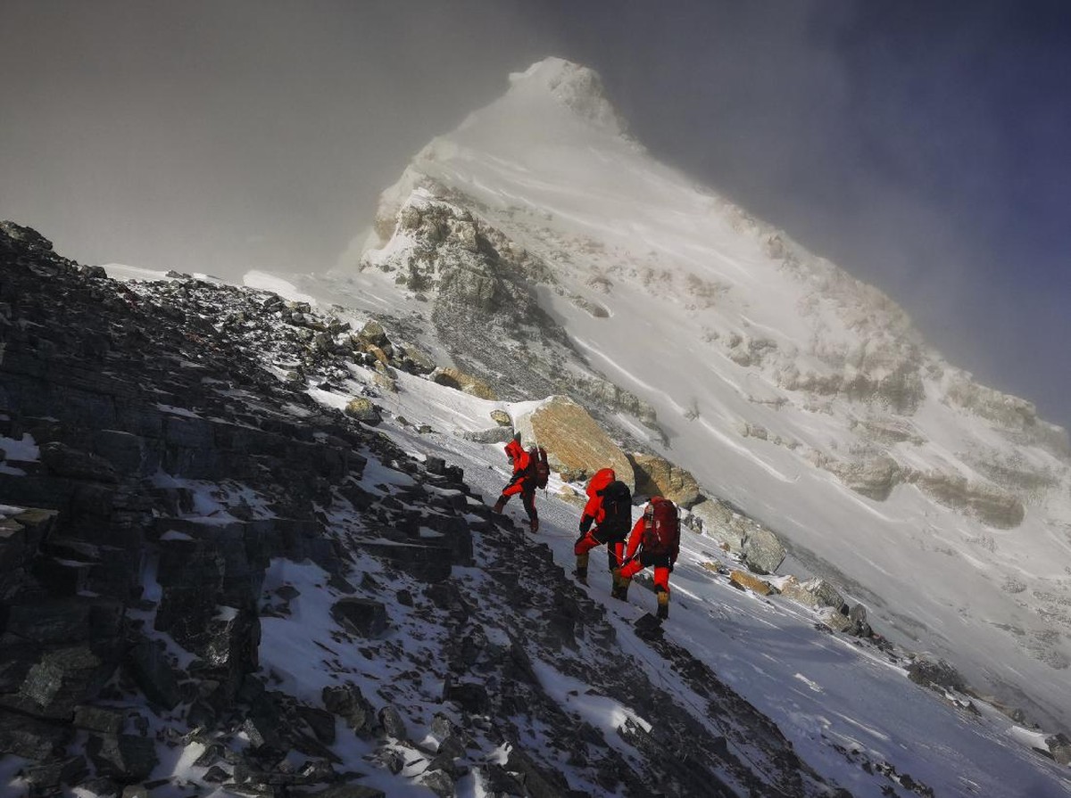 Gunung Everest Resmi Lebih Tinggi 1 Meter Setelah Pengukuran Baru Nepal-China