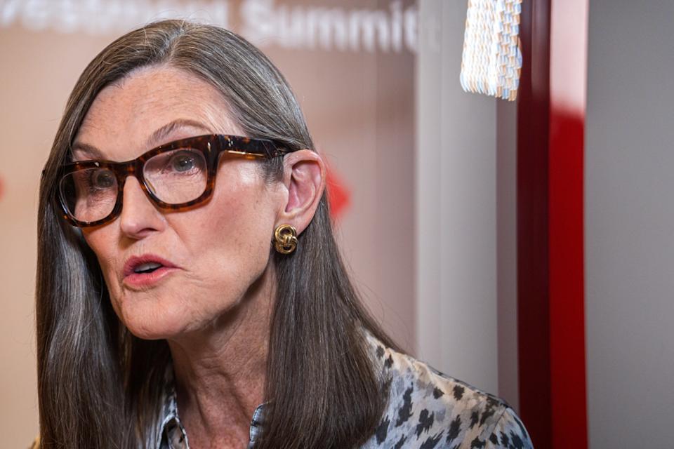 Cathie Wood Prediksi Harga Bitcoin Naik Miliaran dan Pujian untuk Elon Musk