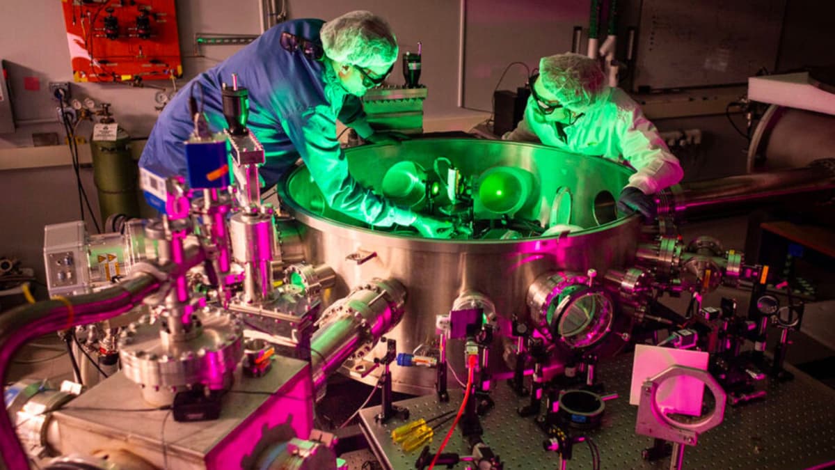 Laser ZEUS 2 Petawatt Pecahkan Rekor, Menjanjikan Terobosan Ilmu Fisika