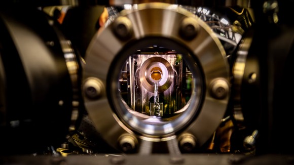 Atom Tunggal Bawa Perubahan Besar dalam Simulasi Kimia Kuantum Efisien