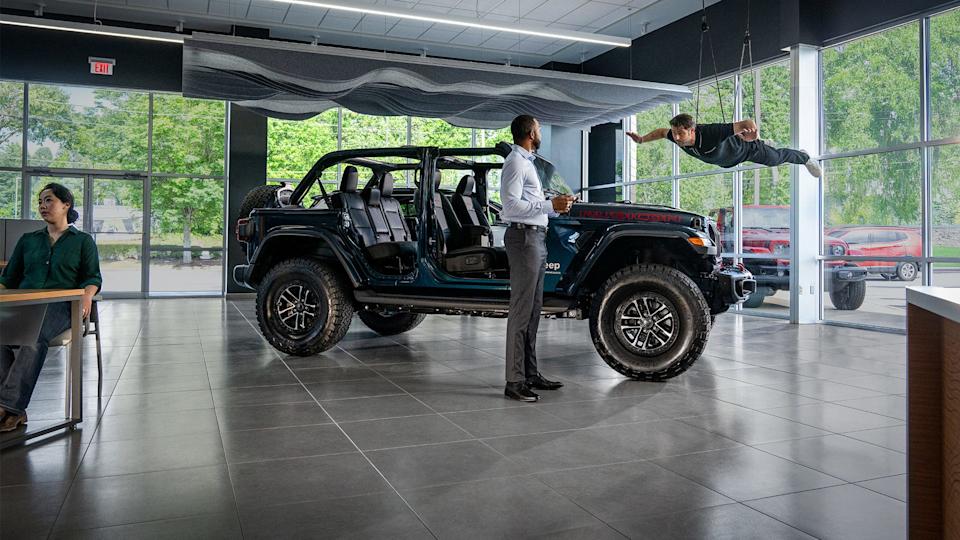 Tom Cruise Bawa Jeep Wrangler dalam Aksi Seru Film Mission: Impossible Terbaru