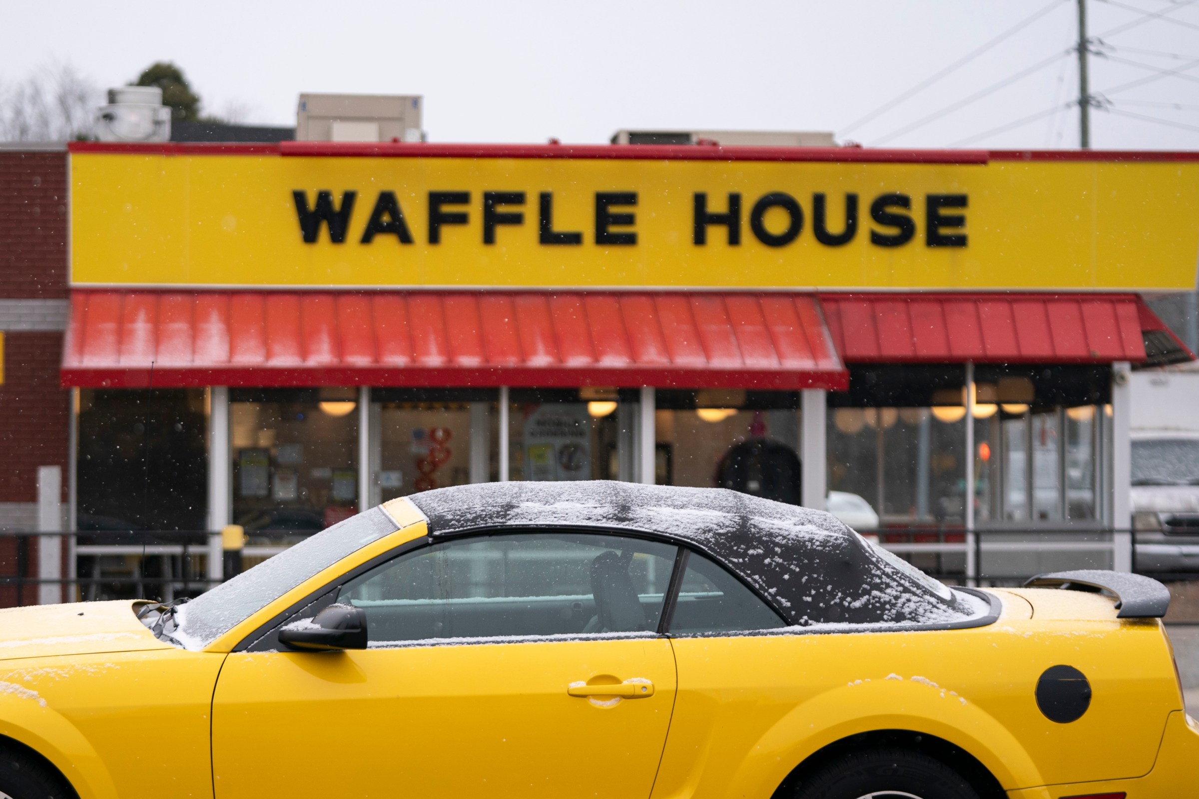 Waffle House Jadi Tempat Isi Daya Super Cepat Mobil Listrik Mulai 2026