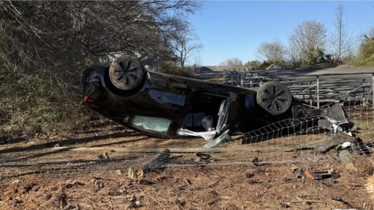 Kecelakaan Tesla Full Self-Driving Terbaru Picu Kekhawatiran Keselamatan Pengemudi