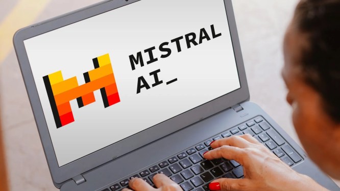Mistral Rilis Devstral, Model AI Coding Andal dan Bebas Pakai Komersial