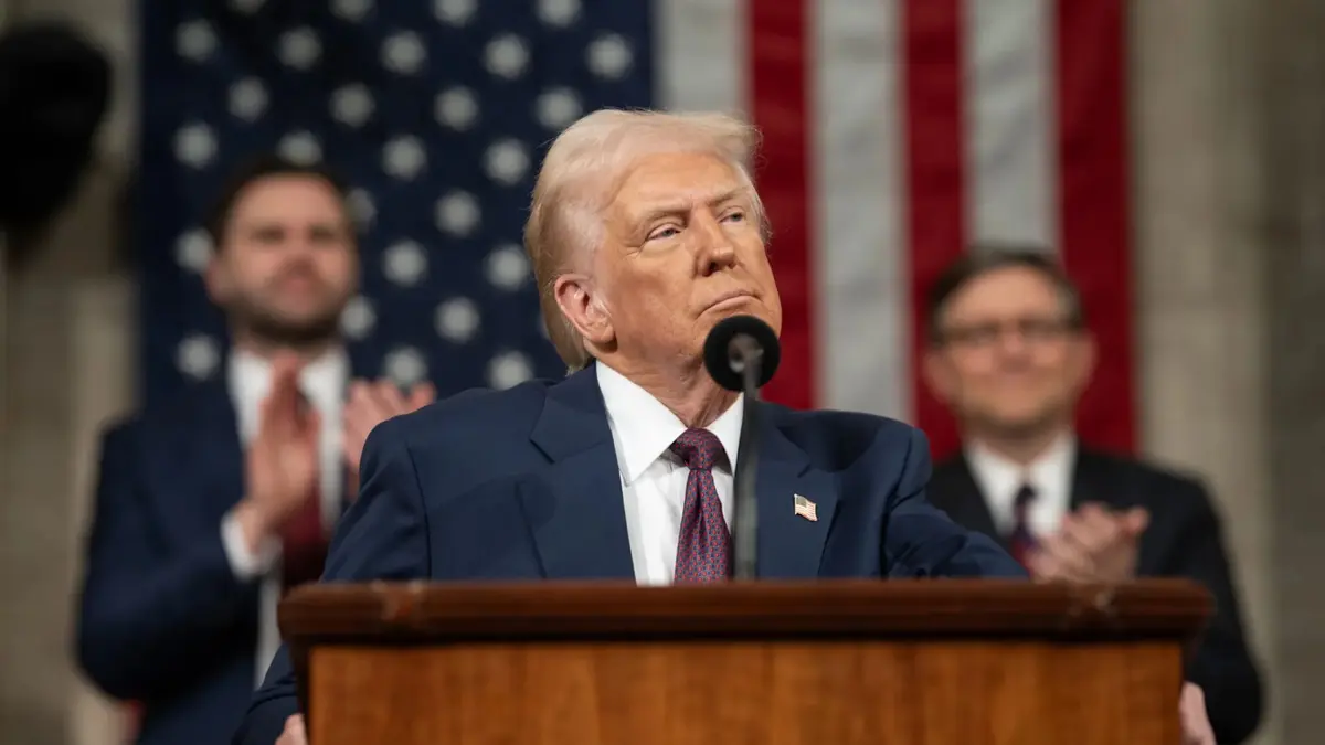 Ancaman Tarif Trump dan Tantangan Produksi iPhone di AS untuk Apple