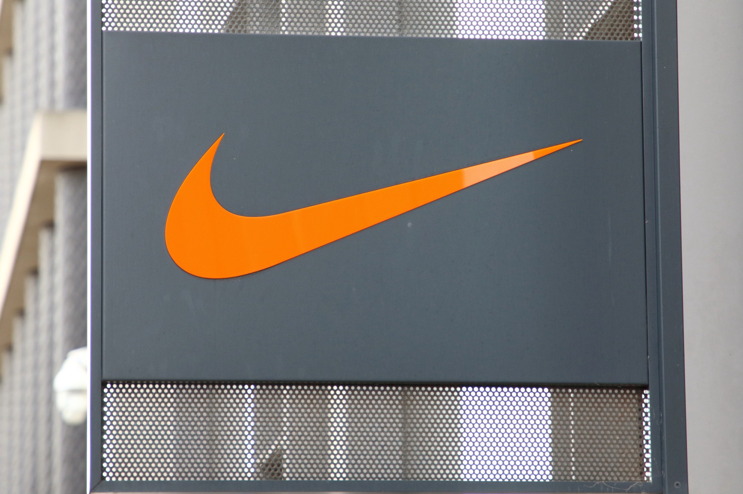 Nike Kembali Jual Produk di Amazon dan Naikkan Harga Akibat Tarif AS