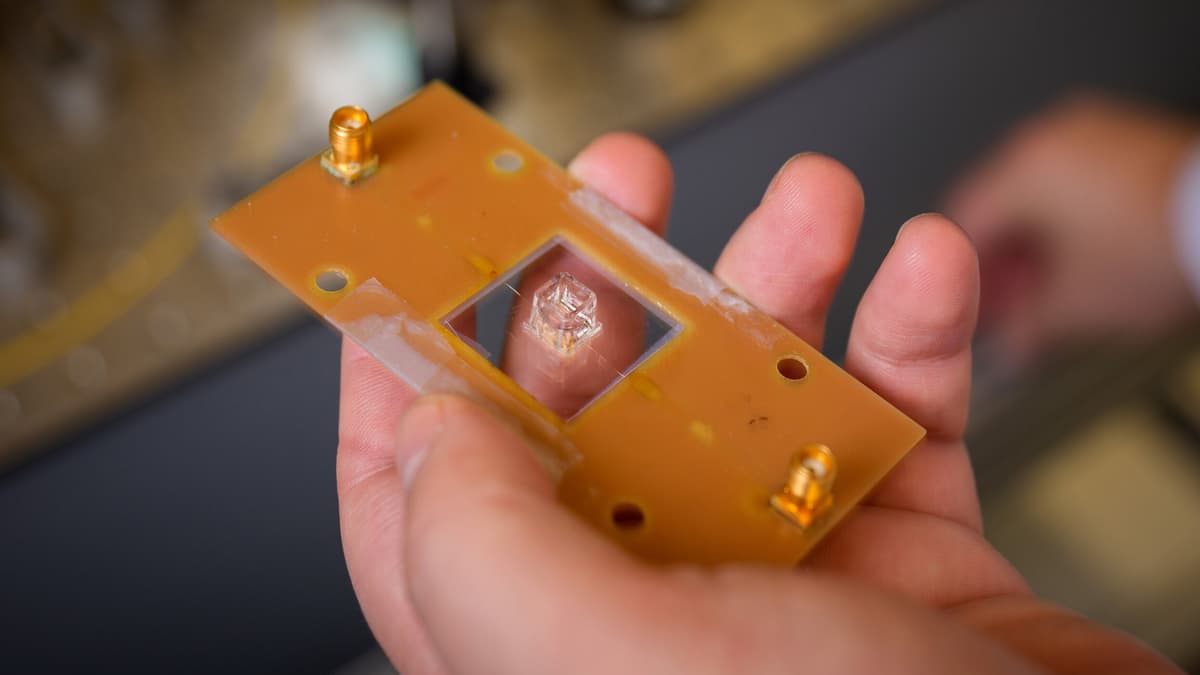 Sensor Kuantum Berlapis Silika dari Nanodiamond: Deteksi Penyakit di Tingkat Sel Lebih Awal