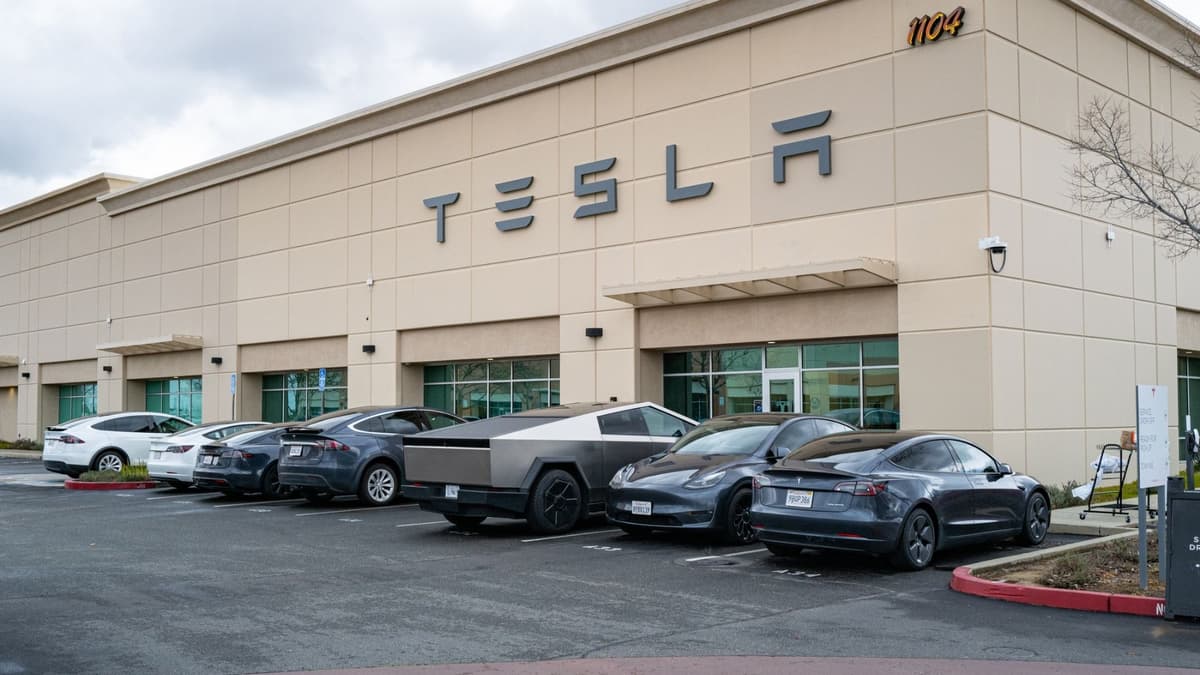 Penurunan Penjualan Tesla di Eropa Akibat Reputasi dan Persaingan Ketat