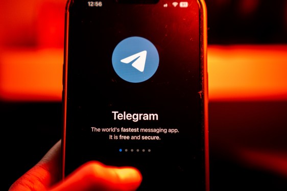 Telegram Gandeng xAI Elon Musk Bawa Chatbot Grok ke Semua Pengguna