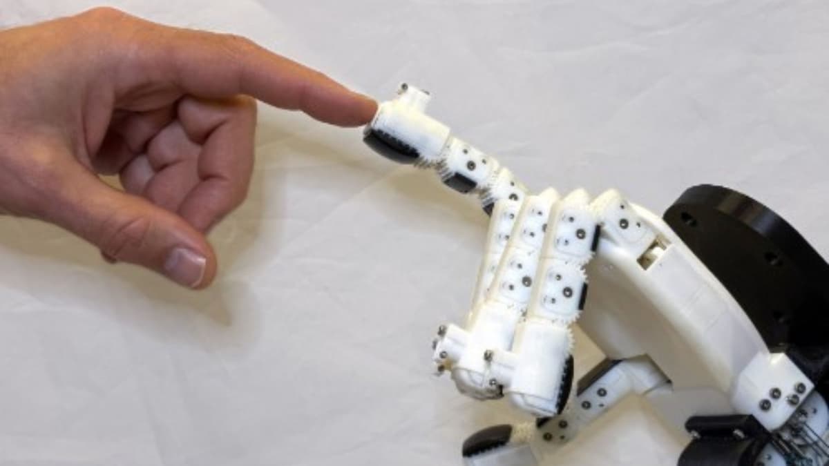 Mengembangkan Tangan Robot Pintar yang Bisa Manipulasi Seperti Tangan Manusia