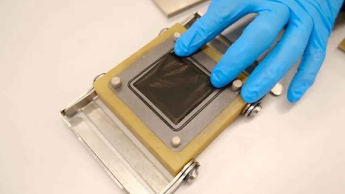 Inovasi Membran Tipis dan Katalis Hemat Platinum untuk Sel Bahan Bakar Hidrogen