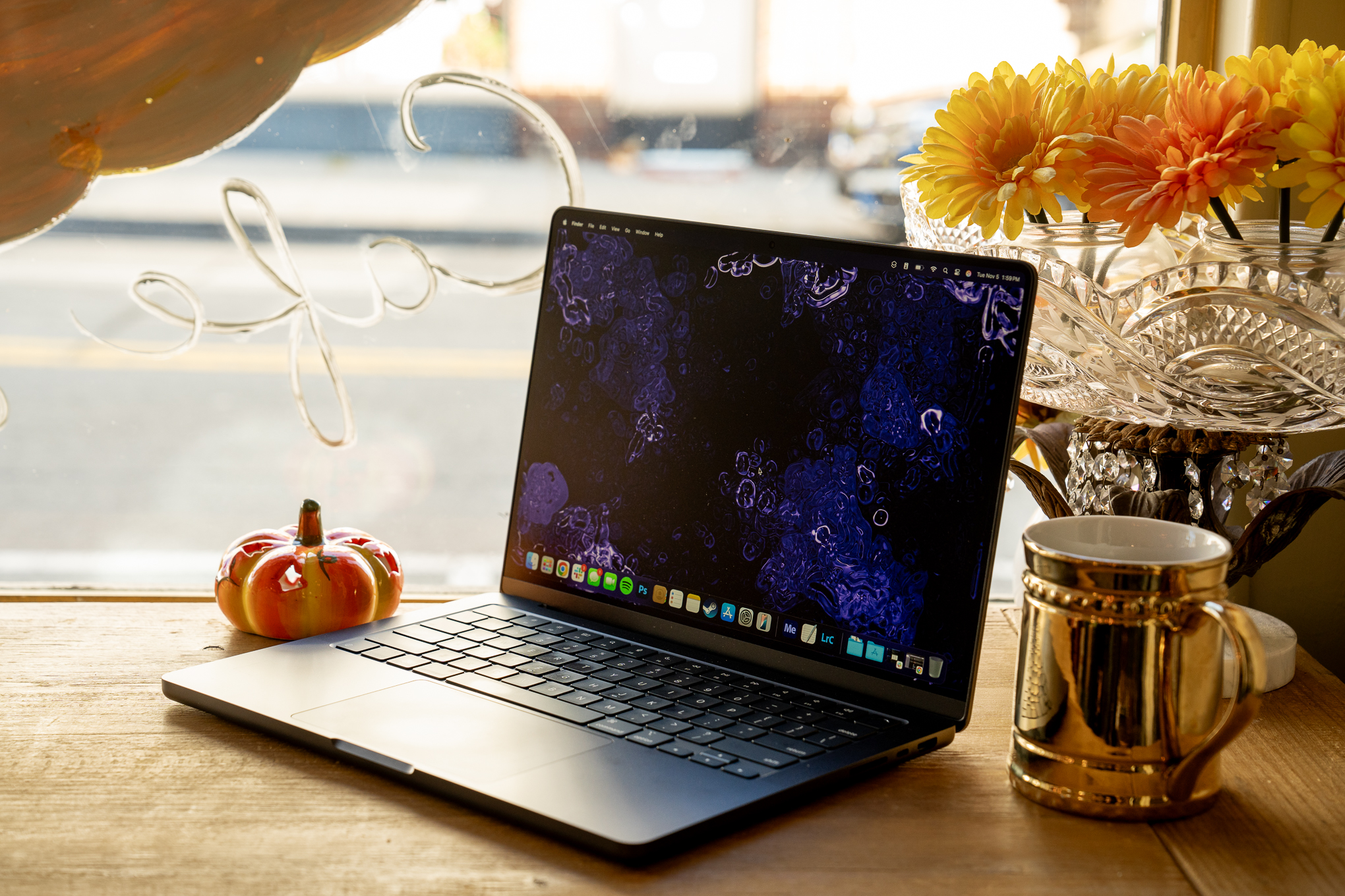 Diskon MacBook Pro M4 14 Inci dengan RAM Besar dan Penyimpanan 1TB di Amazon