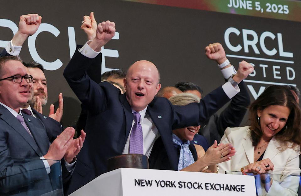 Persaingan Kontestan Besar dalam Dunia Stablecoin dan Aset Kripto di AS