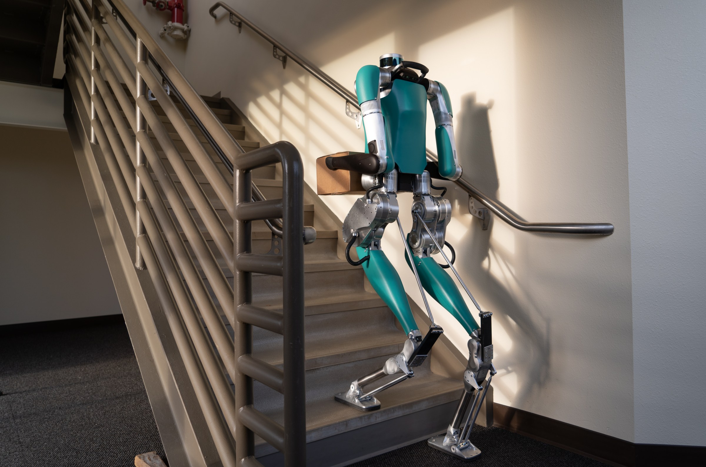 Amazon Kembangkan Robot Humanoid untuk Antar Paket Otomatis dari Van Listrik