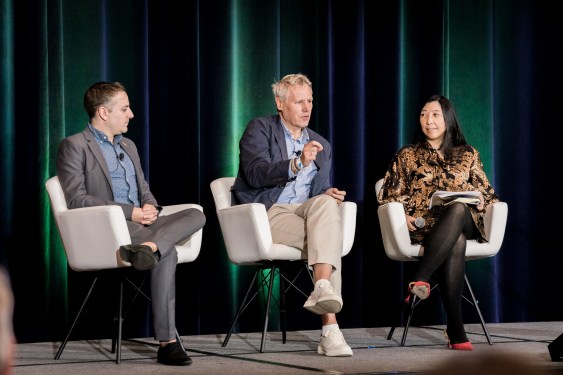 Tips Sukses Mengintegrasikan AI dalam Bisnis dari NLX dan Toyota